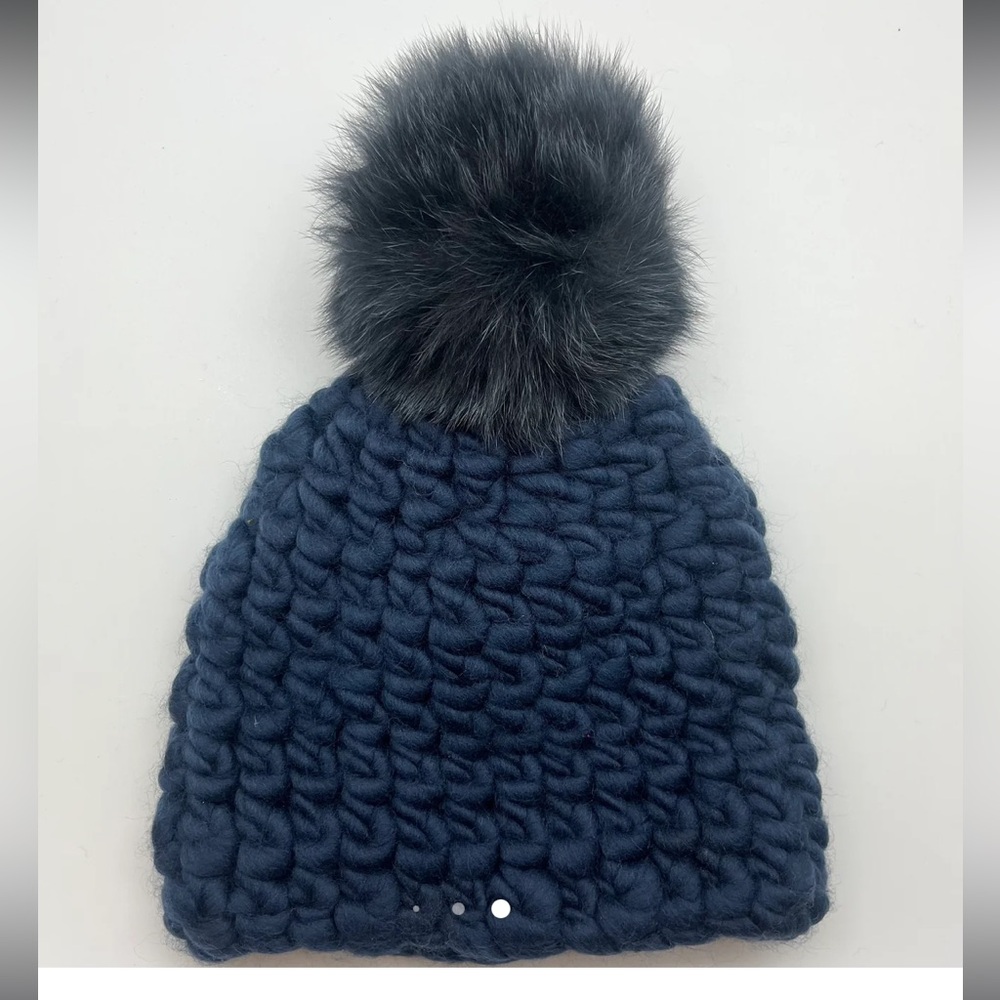 Mischa Lampert navy beanie pomster + navy xl pom